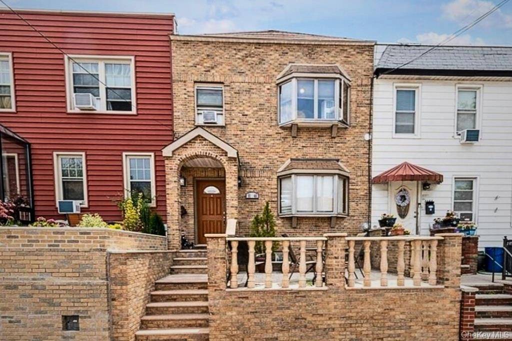 Spacious 3 bedroom, 2 full bathroom rental located in the desirable Maspeth neighborhood of Queens.