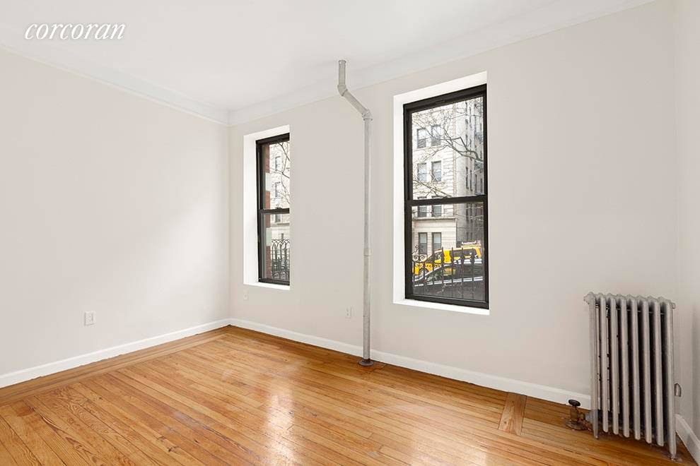 NO FEE ! Please note rent is 3, 200 1FMBuilding accepts Insurent and Guarantors servicesShort Term Leases AvailableDUPLEXSEPARATE KITCHENDISHWASHER2 BATHROOMSWelcome home to your DUPLEX apartment.