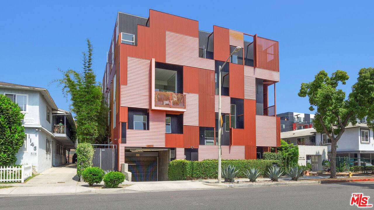 1140  N Formosa Ave 2BR Hollywood Hills East La