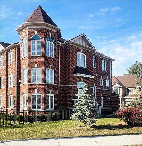 Executive End Unit Townhouse Close To All Amenities !