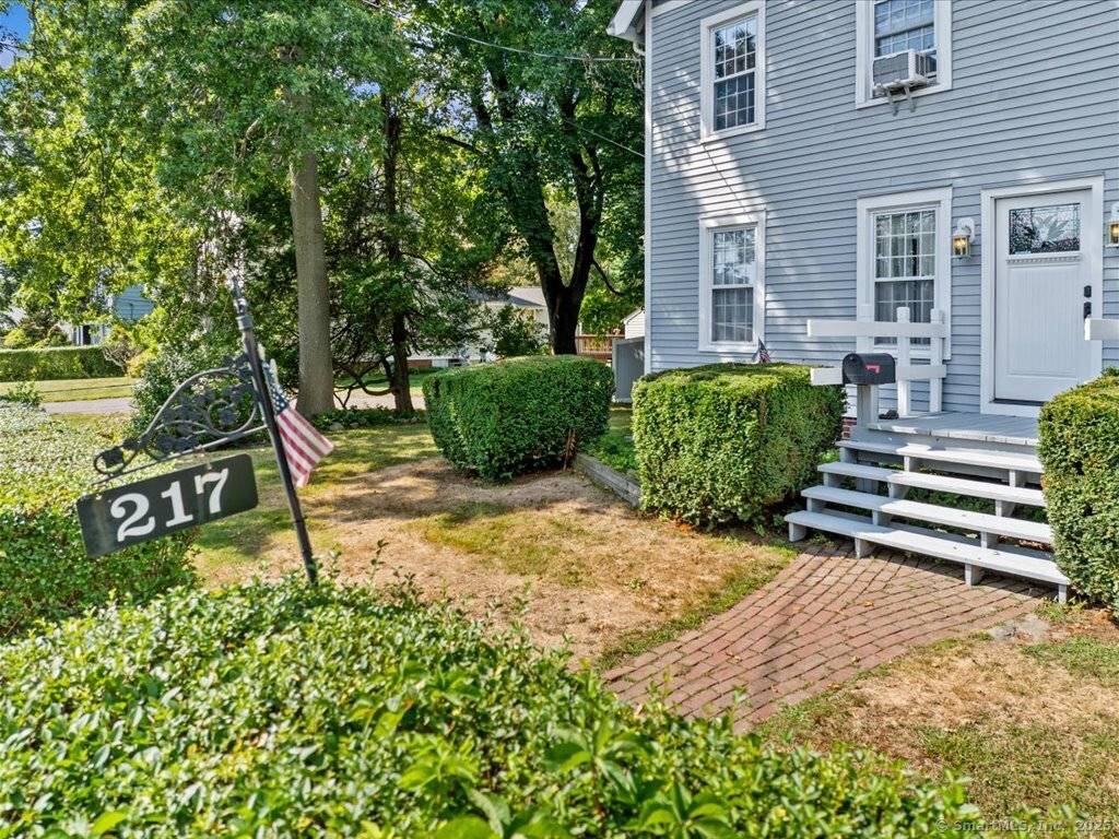 Price Adjustment ! ! Step inside The Huntington House in the coveted Paradise Green community, a breathtaking 3 bedroom, 3 bath Colonial that exudes charm, sophistication, and modern flair.