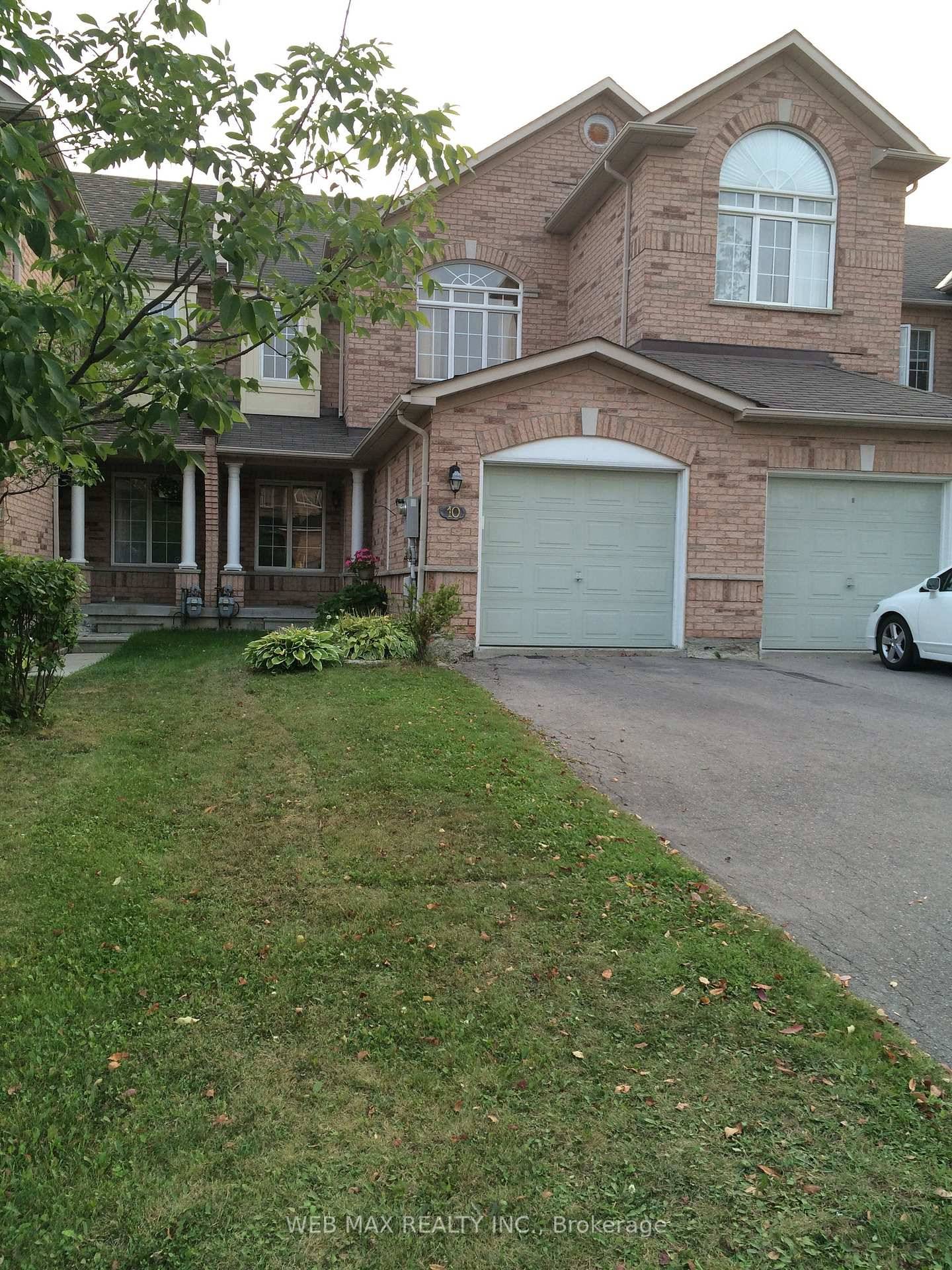 Absolutely Charming Townhome in Sought After Richmond Hill !