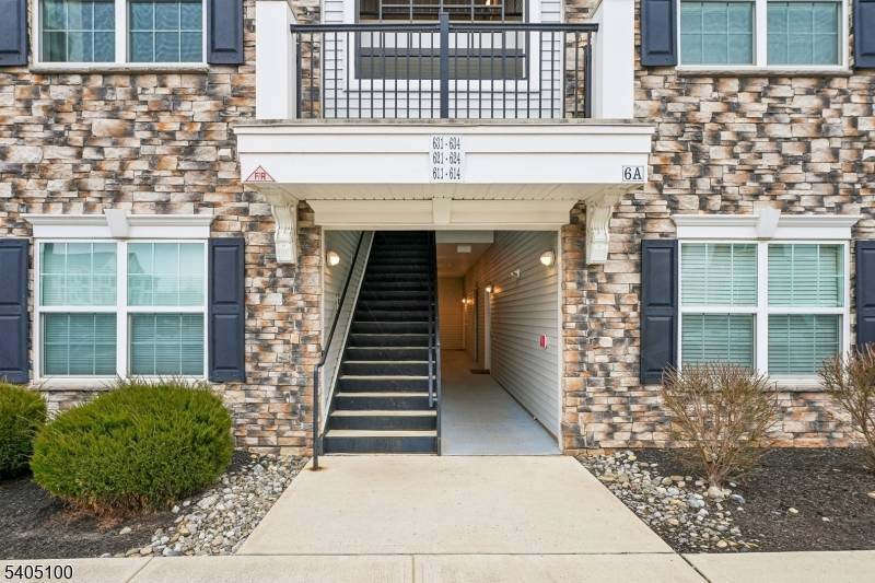 Move in Ready ! 632 Marion Lane is a stunning 2 bedroom, 2 bath, Denali 3rd floor end unit.