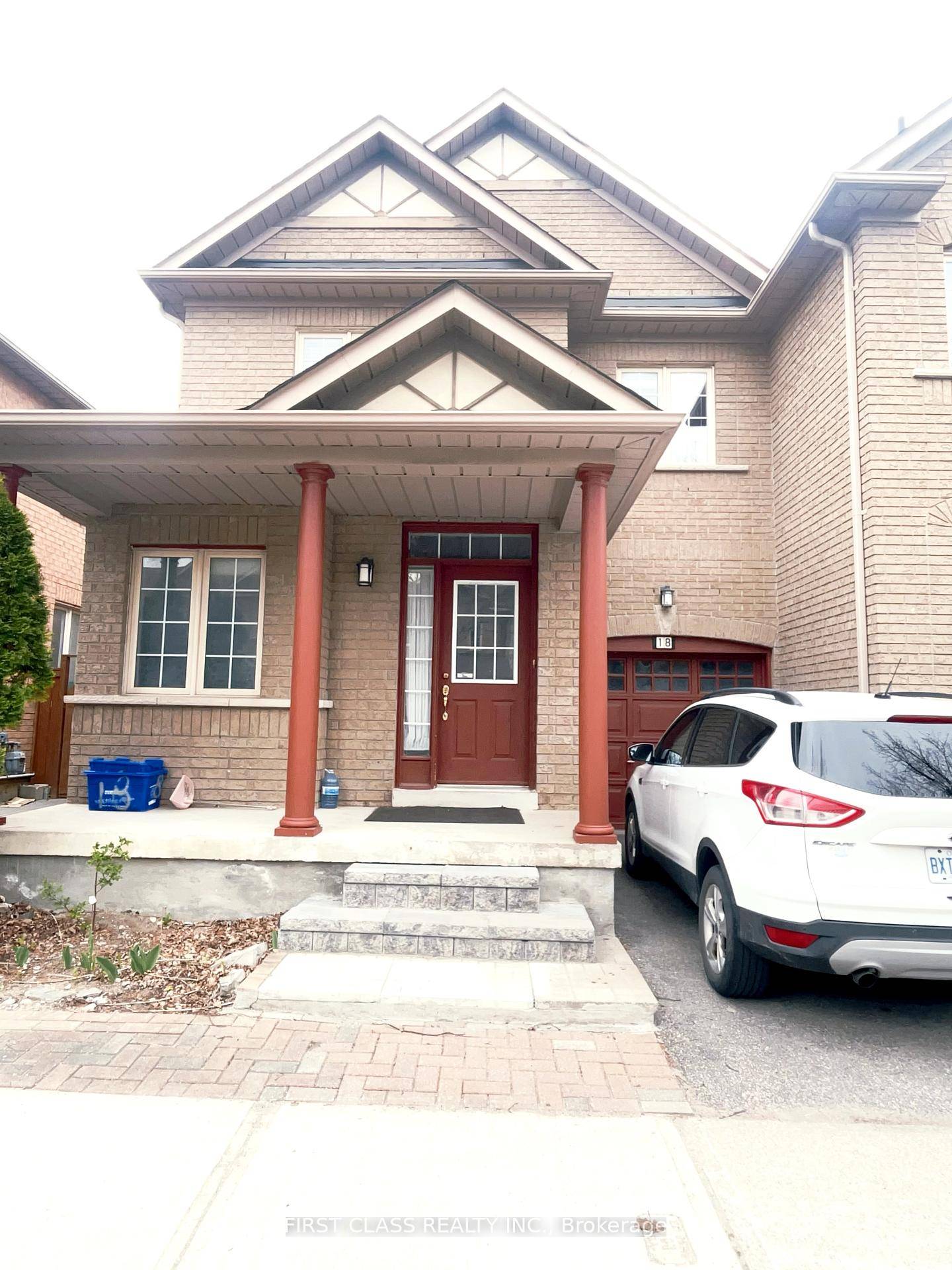 Beautiful 3 bedroom freehold townhouse end unit, like semi detach, in highly desired Cachet community, functional ; about combined family room opens to kitchen with quartz countertops and rear yard ...