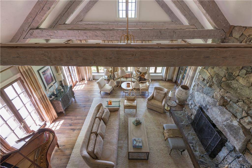 West Wind Hill, a bespoke country estate on 389 acres sits on the crest of a plateau overlooking panoramic protected views.