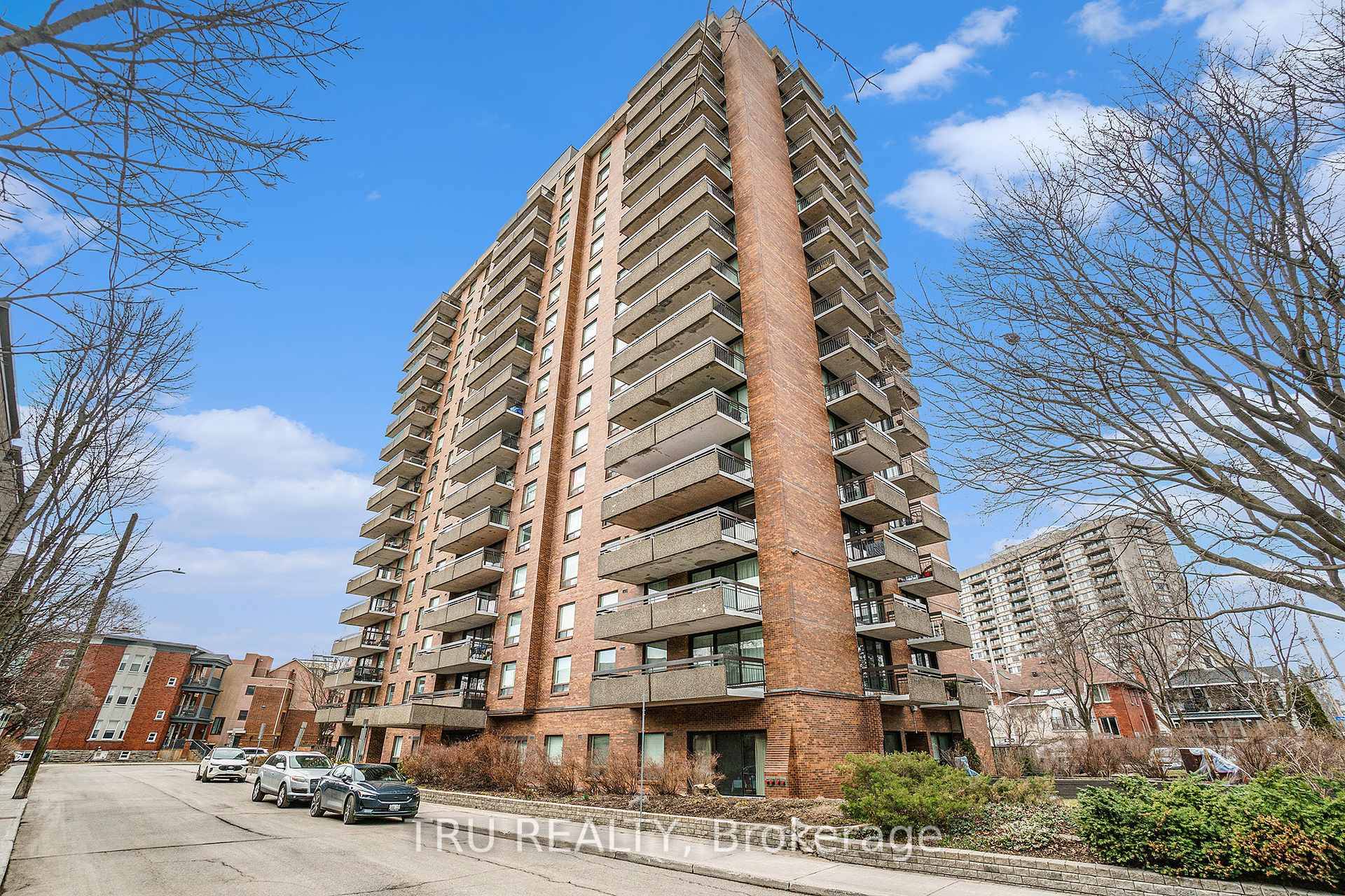 AMAZING OPPORTUNITY to live in this unbeatable location right in the heart of the Golden Triangle, this spacious 2 bedroom, 2 bathroom northwest unit is the perfect blend of comfort ...