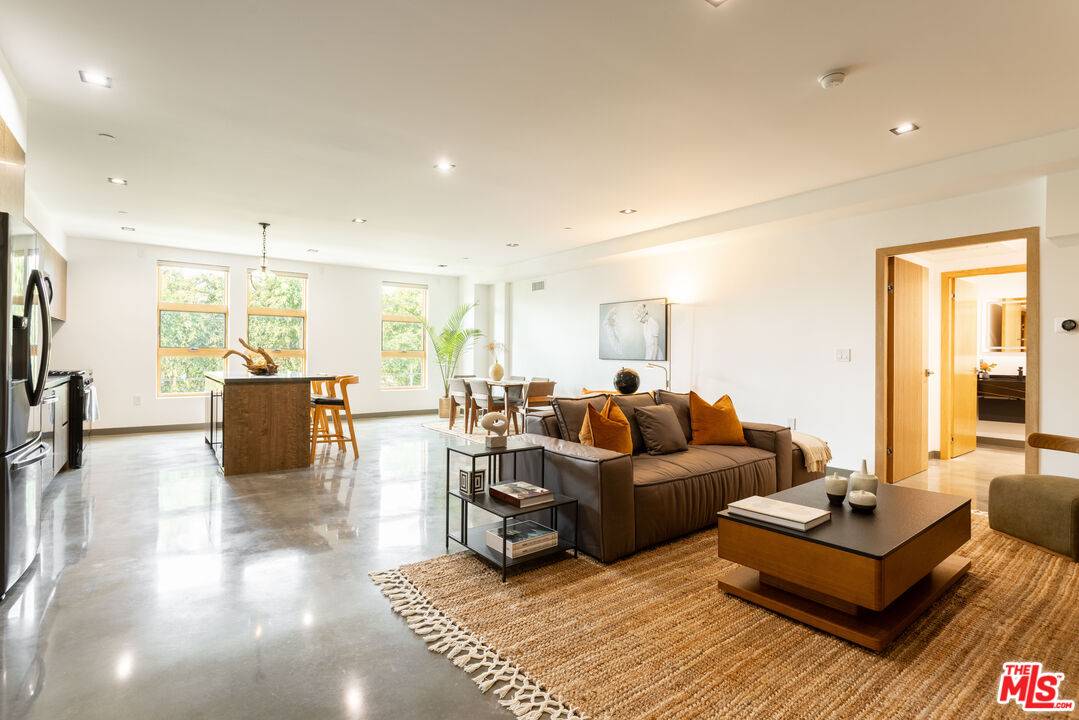 547 N Sweetzer Ave 2BR Beverly Grove La