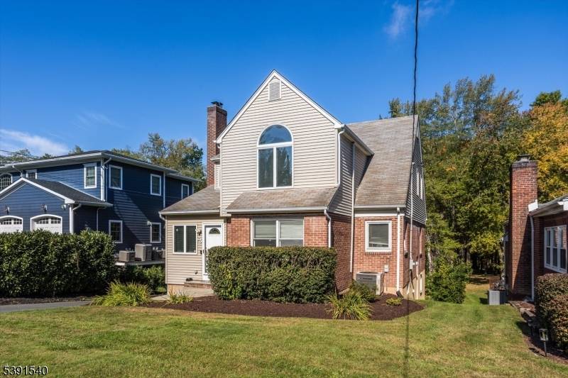 Welcome to this custom home in the highly coveted Whippany area of Hanover Township, renowned for its low taxes top rated schools.