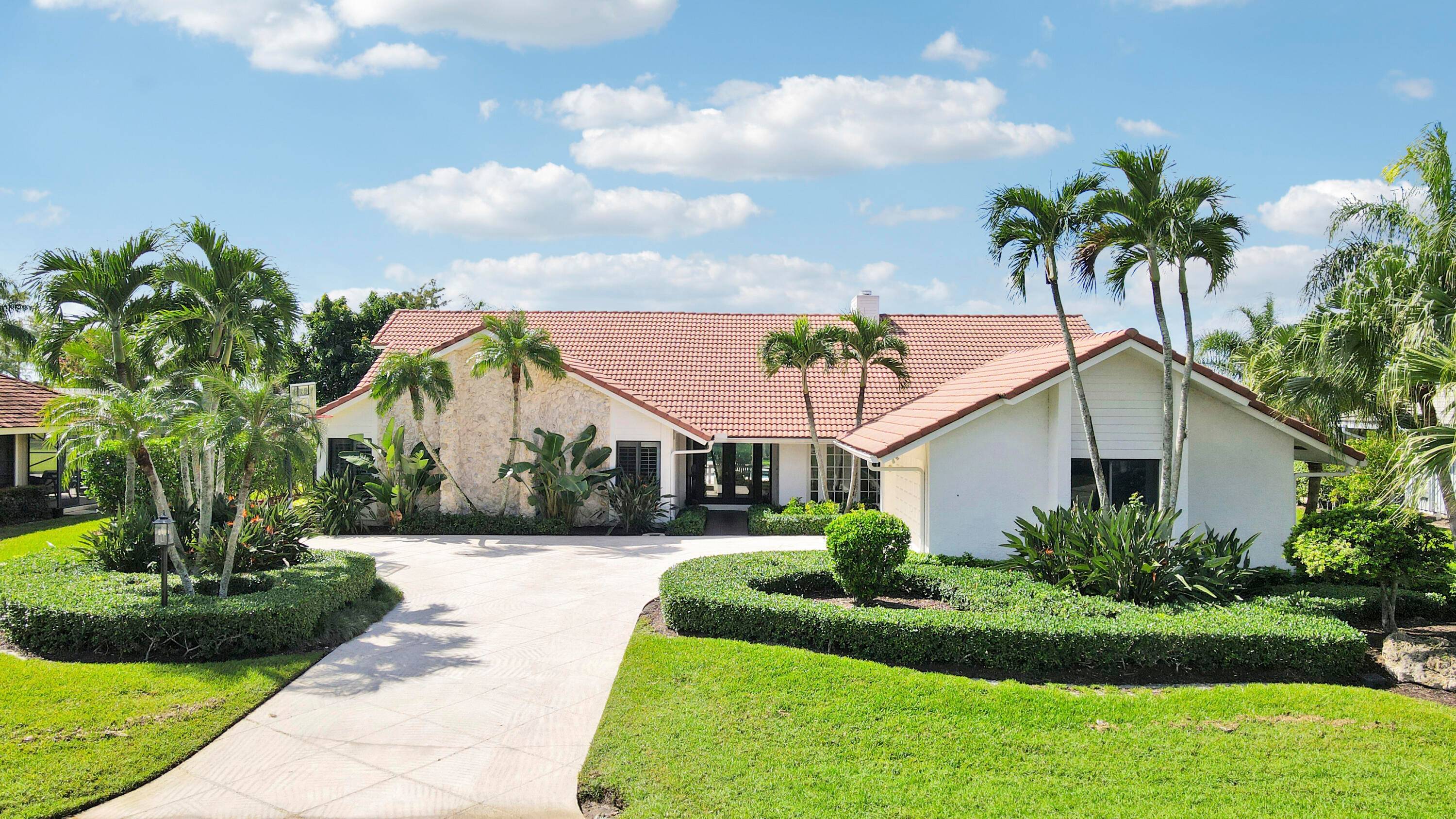 Step into the perfect balance of style and comfort with this stunning executive home in Marlwood Estates.