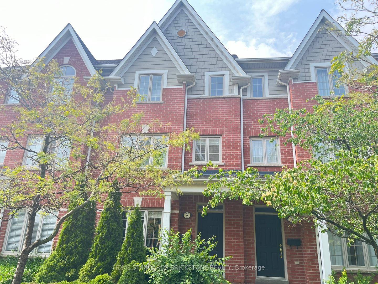Fabulous Daniels Built Executive 3 bedroom Townhouse.