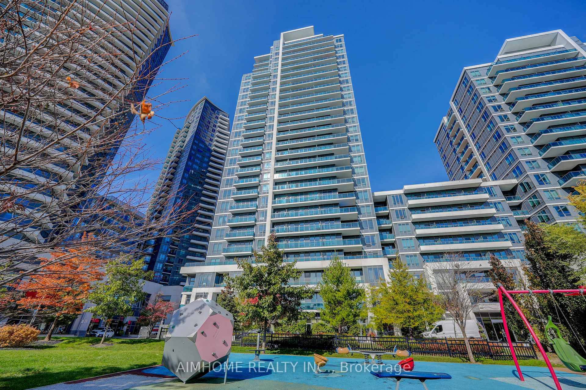 Welcome to World on Yonge, where luxury meets convenience !