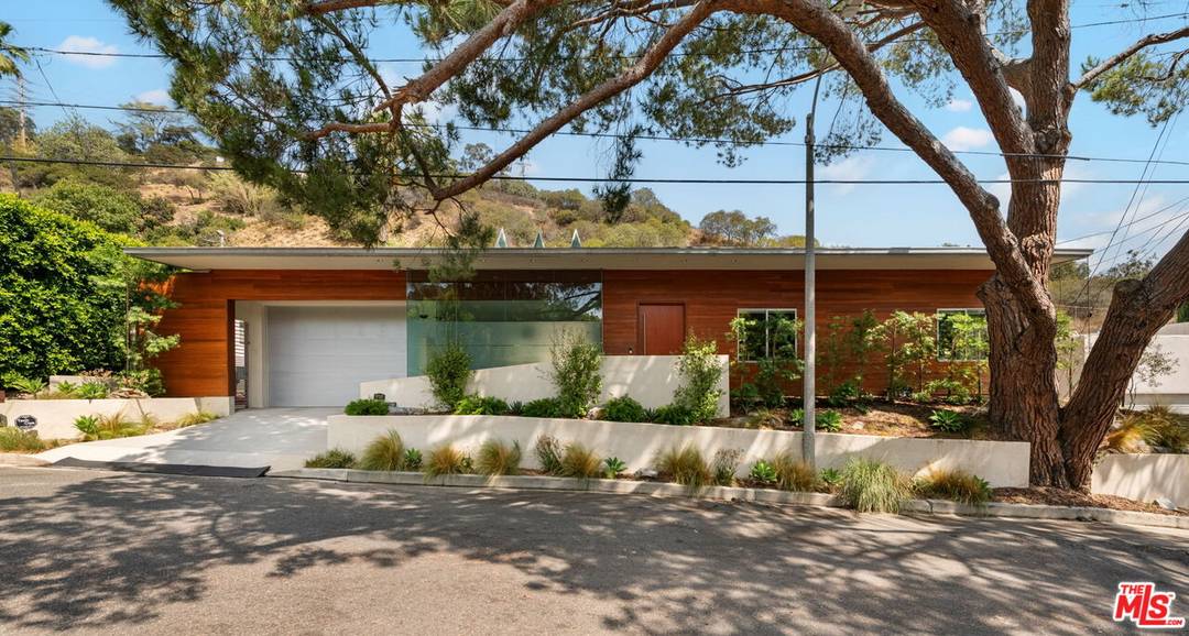 8137   Amor Rd 3BR Hollywood Hills East La