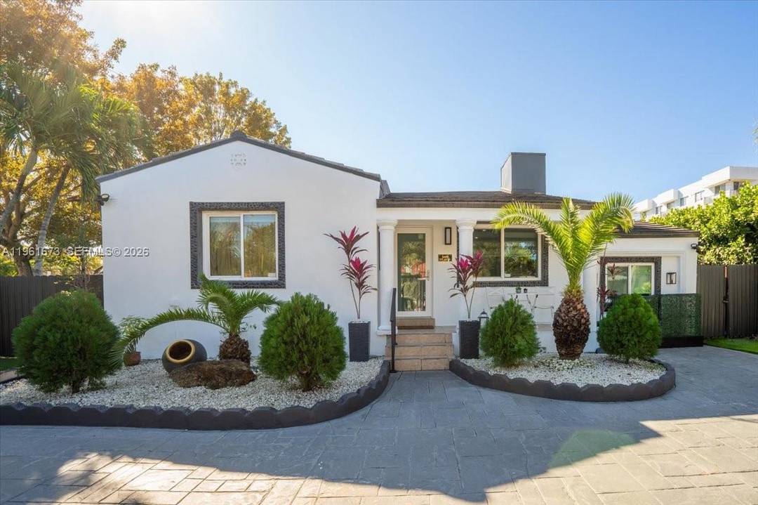 Welcome to 2400 SW 21 Terr One block from Coral Way !