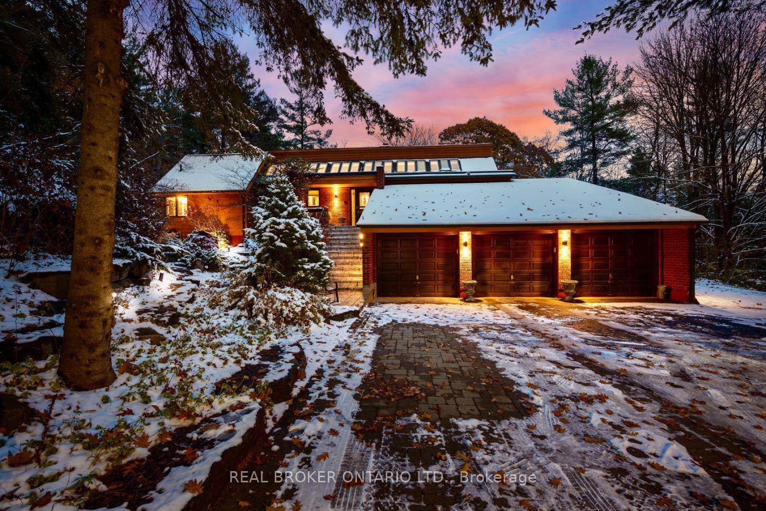 Set amongst mature trees, on approximately 6.