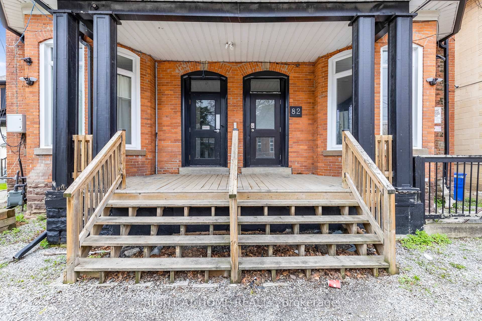 2 Bedroom, 1 Bathroom Unit for Lease In St Catharines.