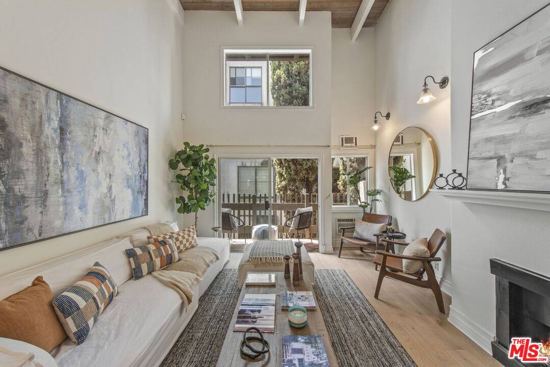 11954   Goshen Ave 2BR Brentwood La