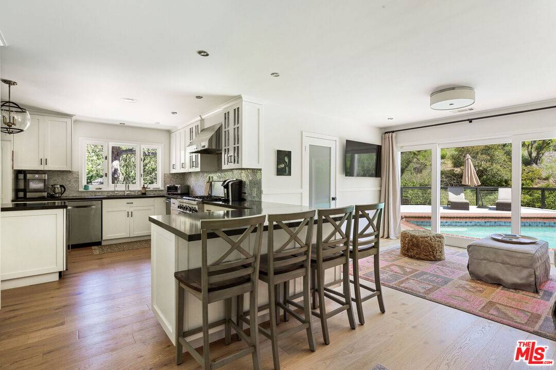 3206 Canyon Lake Dr 4.0 Hollywood Hills East LA