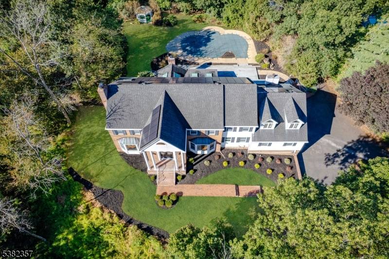 Offering a remarkable sense of scale and presence, this 5 bedroom, 3.
