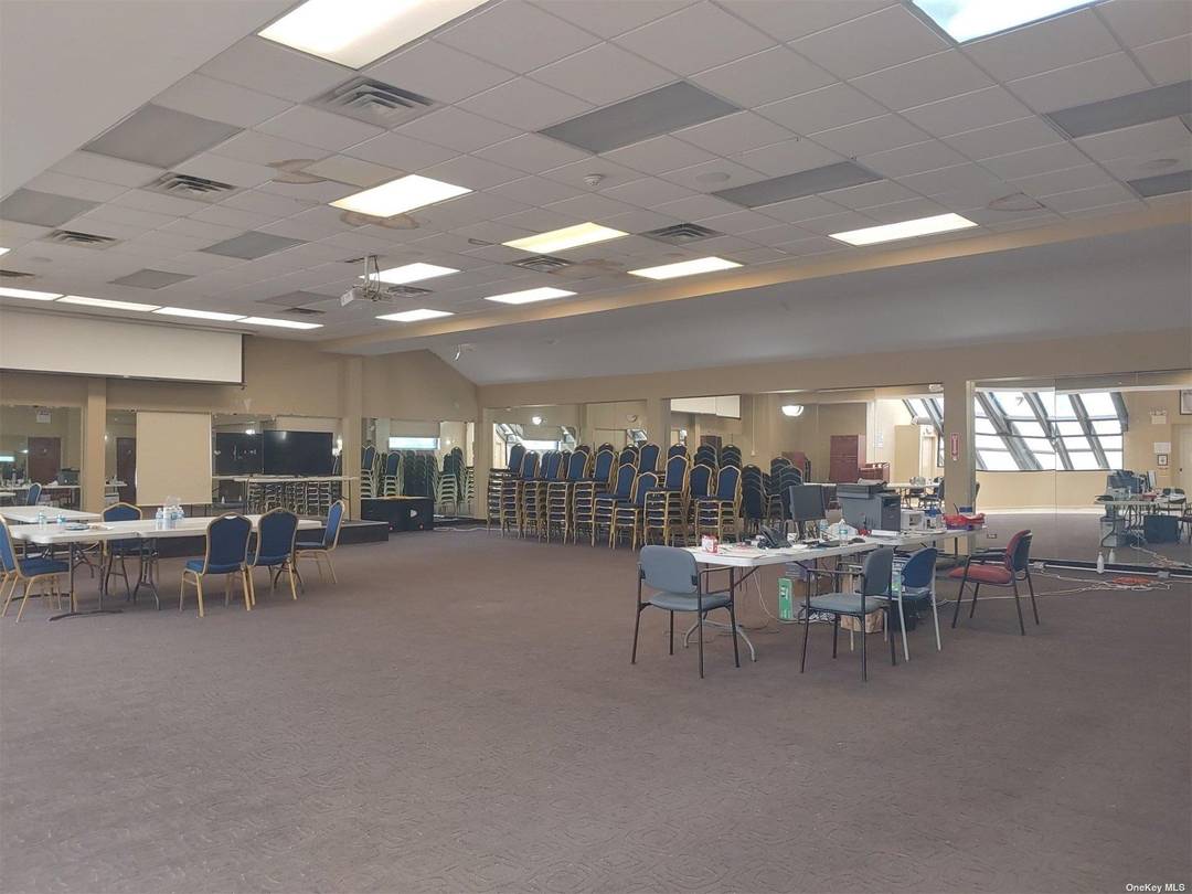 Commercial space of 4000 Square foot with a big kitchen, 2 Full Baths, lots of Sky Lights, couple of Parking spots.