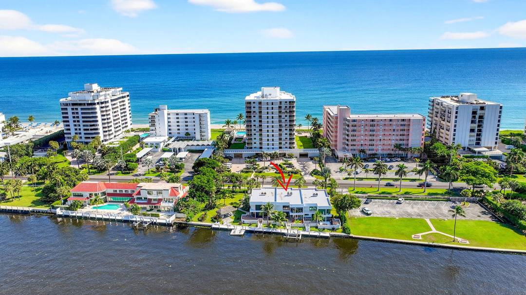 Enjoy an elegant, modern townhouse lifestyle on the intracoastal, with beach access !