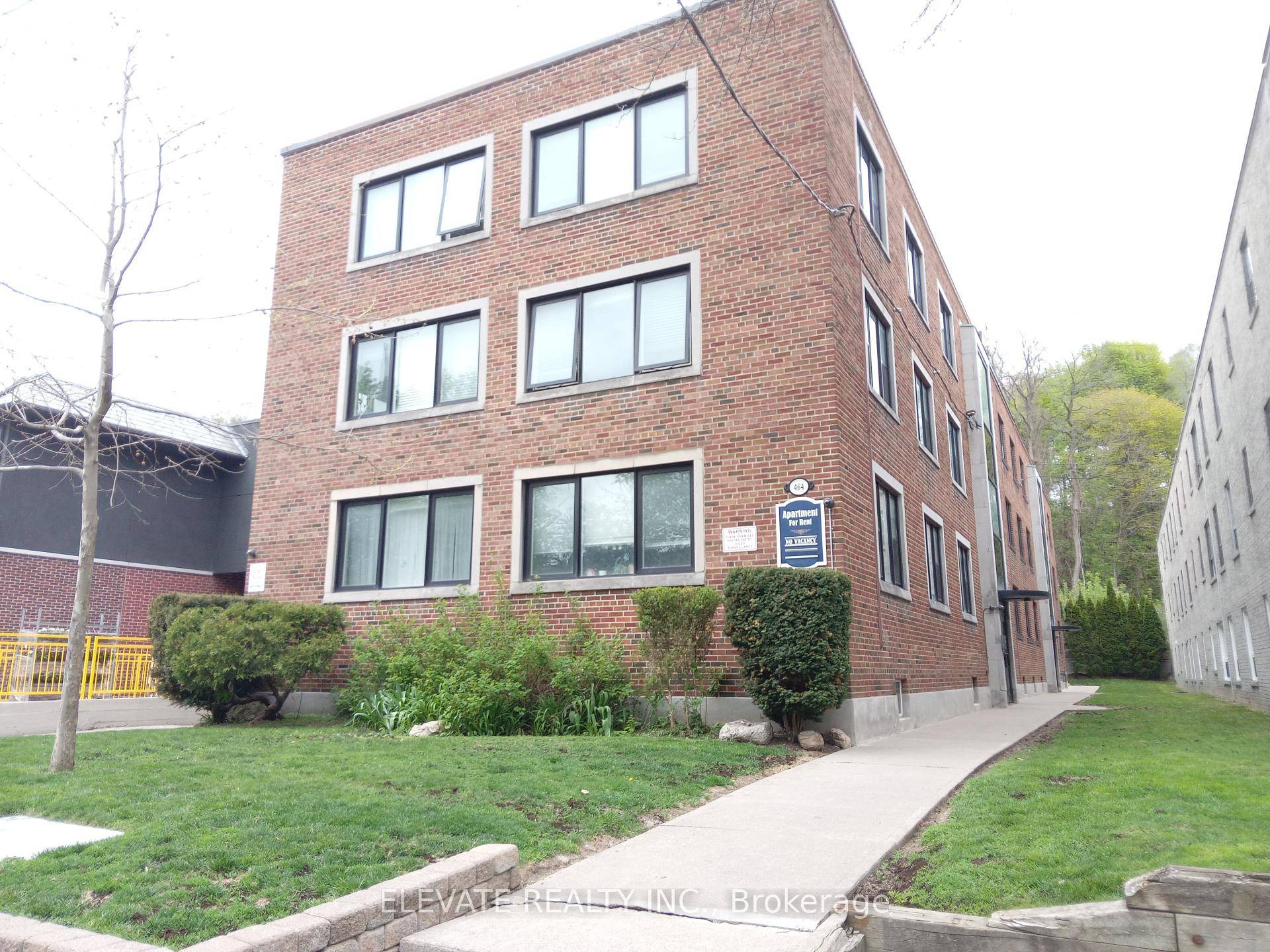 Prime Rosedale location !