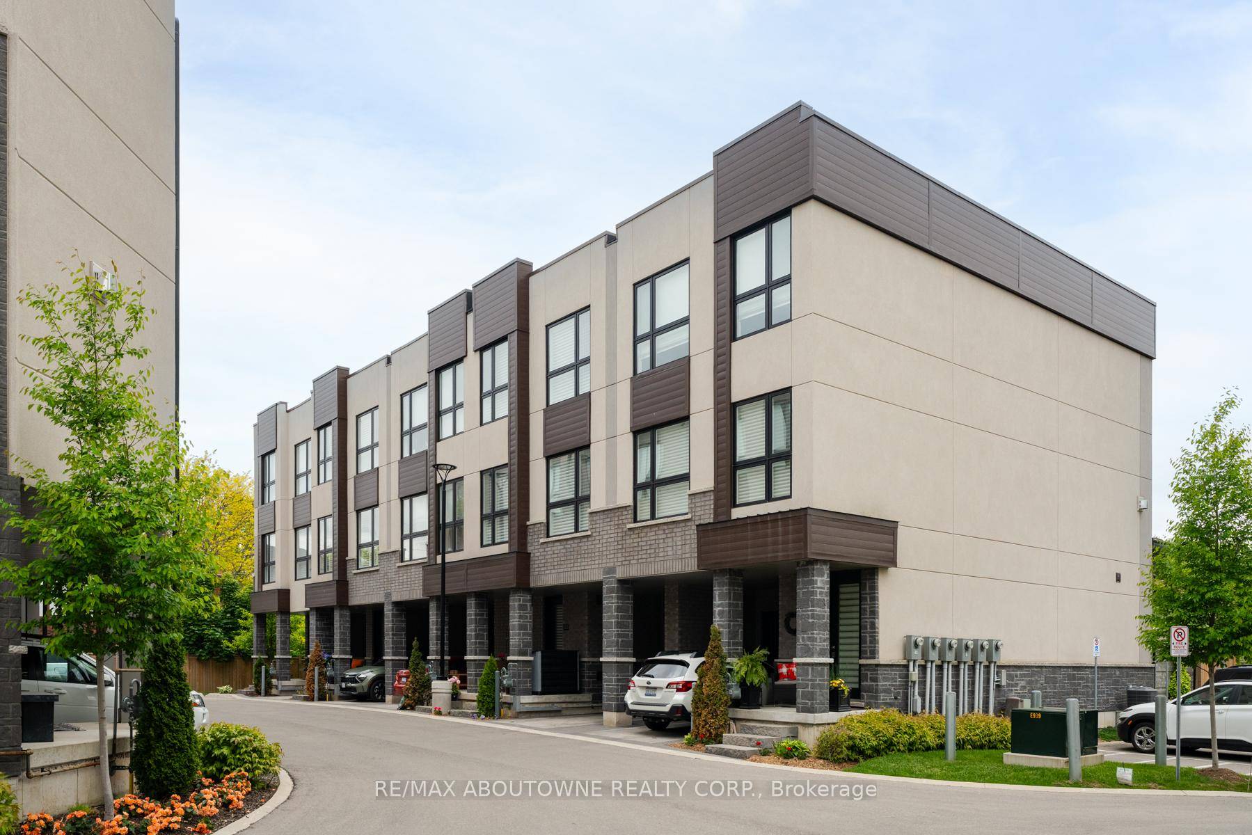 Loads up upgrades, loads of style this stunning freehold townhouse is packed with fine details and should not be missed !