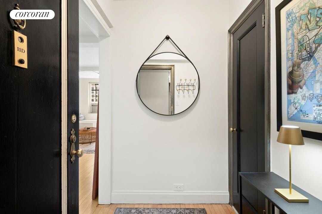 Bring your sunglasses ! This move in ready south facing one bedroom is a Gramercy prewar jewel, flooded with natural light throughout the day.