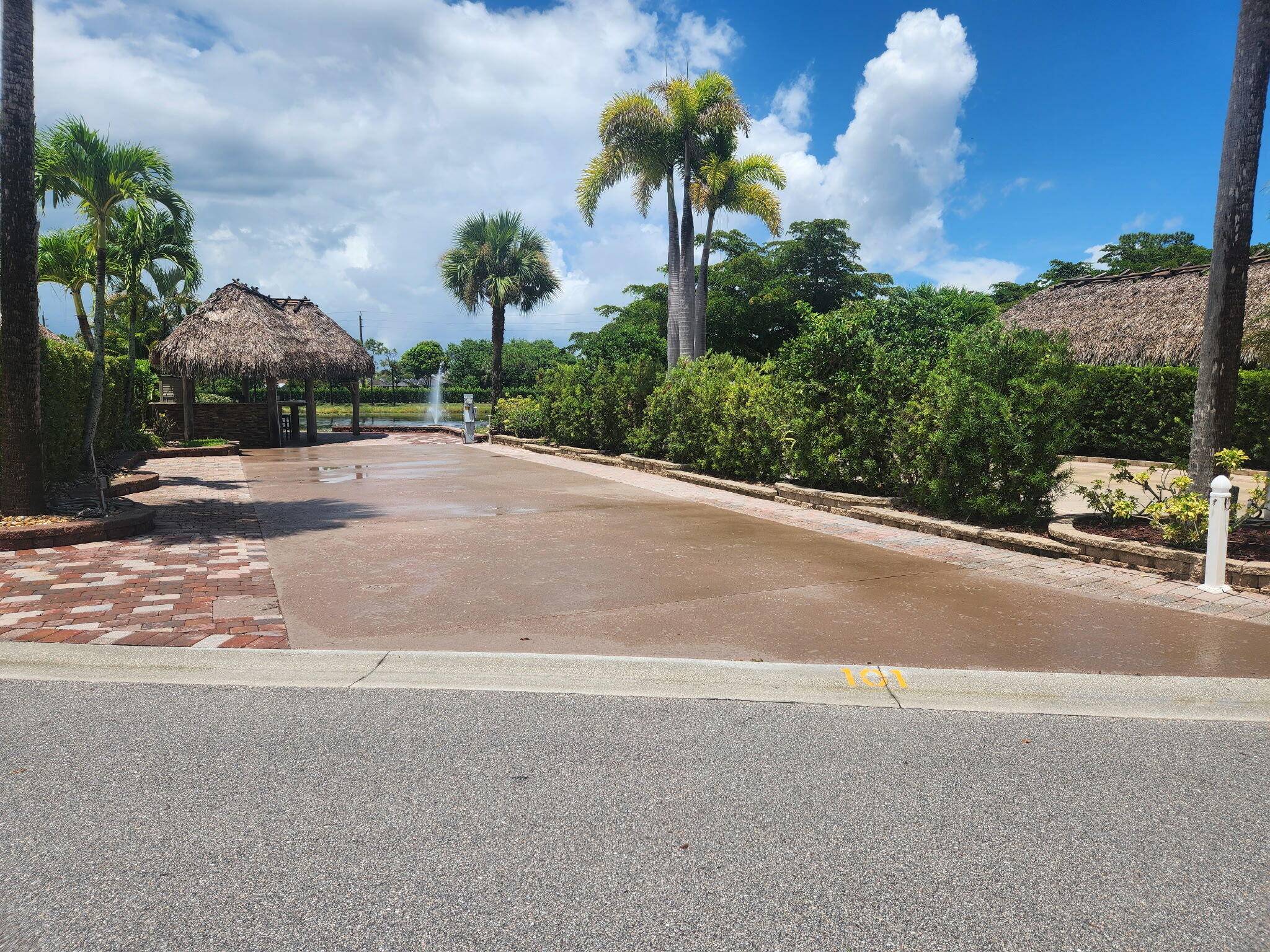 Well appointed back in lot with Tiki on the natural pond.