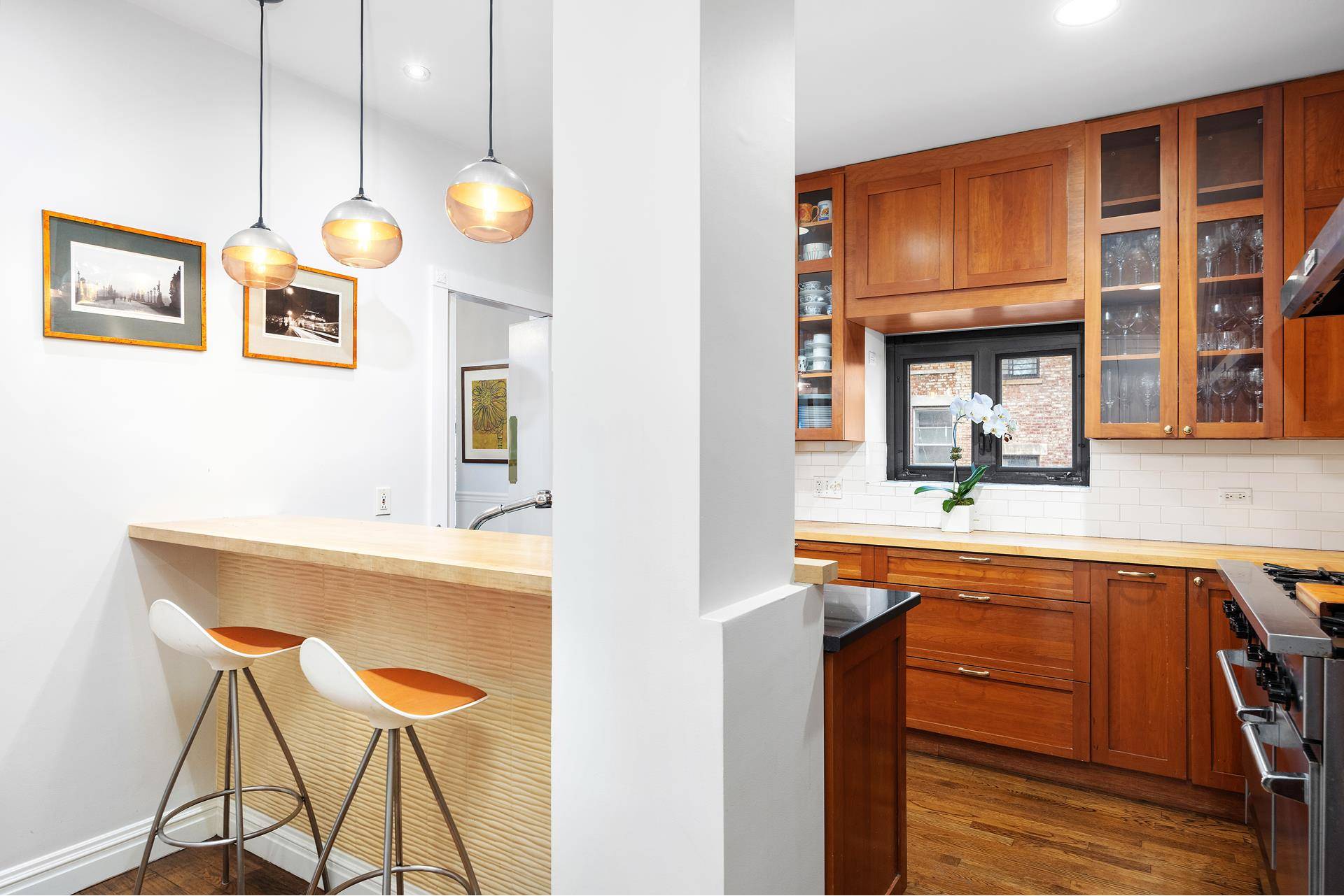 ALL OPEN HOUSES BY APPOINTMENT ONLY PLEASE VIEW VIDEO FOR MORE INFORMATION Off the foyer of this CPW beauty is a spacious West facing living room and a home office ...
