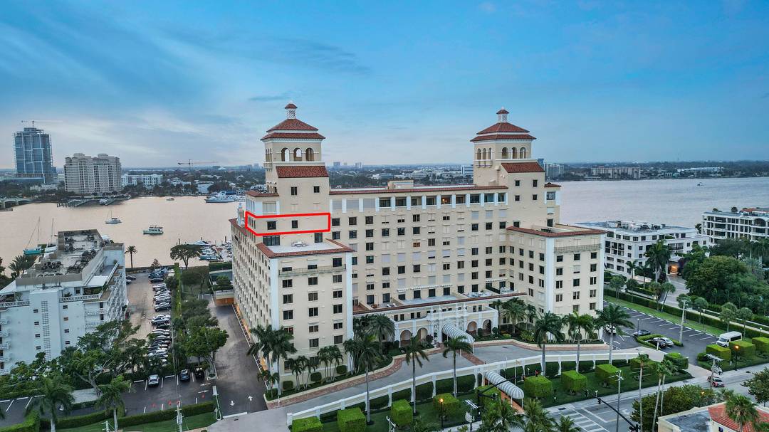 Experience Palm Beach at its finest from this spectacular 9th floor residence in the prestigious Biltmore, offering sweeping views of the ocean, Intracoastal, and downtown West Palm Beach.