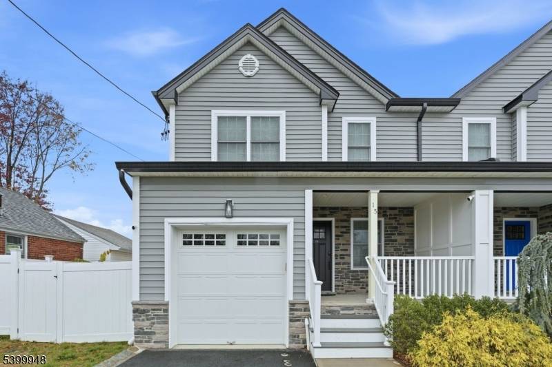 Discover this stunning 2022 built modern townhouse, where contemporary elegance meets elevated comfort in the heart of Woodbridge.