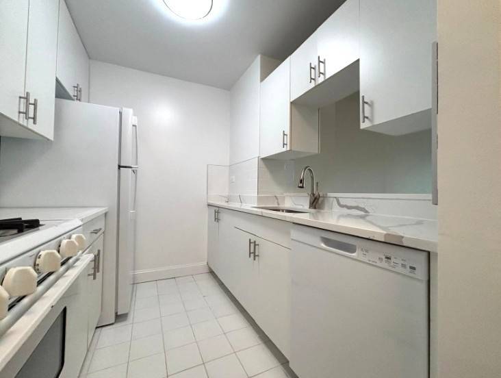 Available now ! Full time doorman, elevator, laundry building, courtyard, beautiful lobby with Upper East Side luxury.