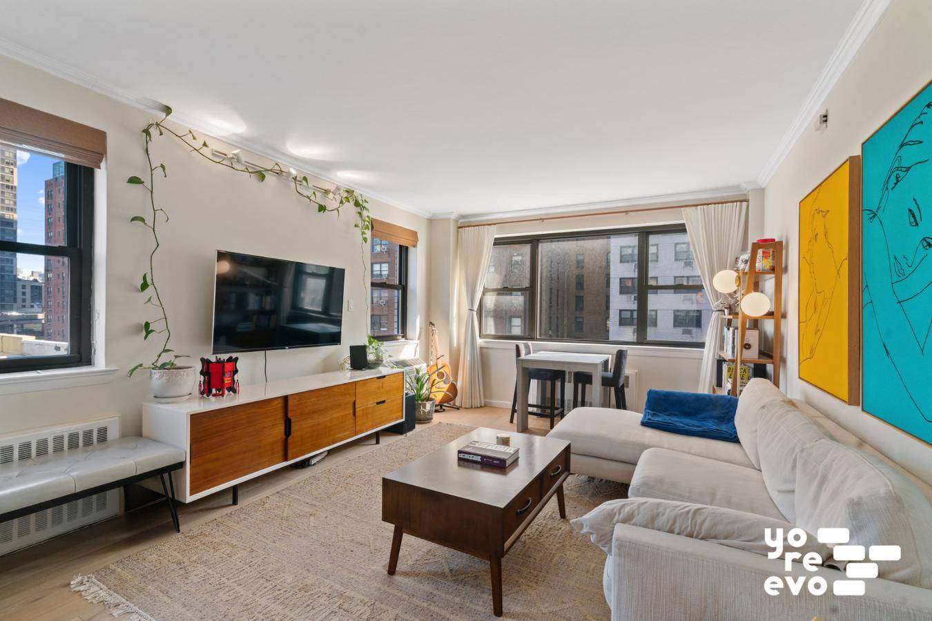 Renovated corner one bedroom with tons of natural light !