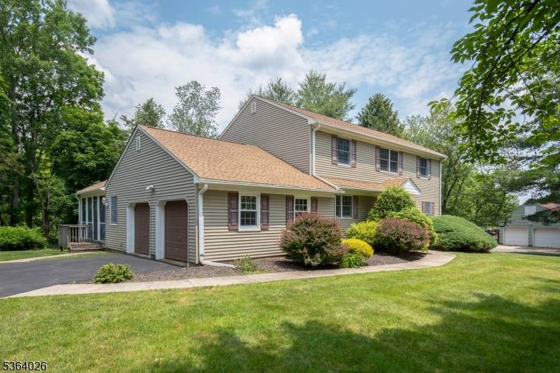 Desirable Cul De Sac Location !