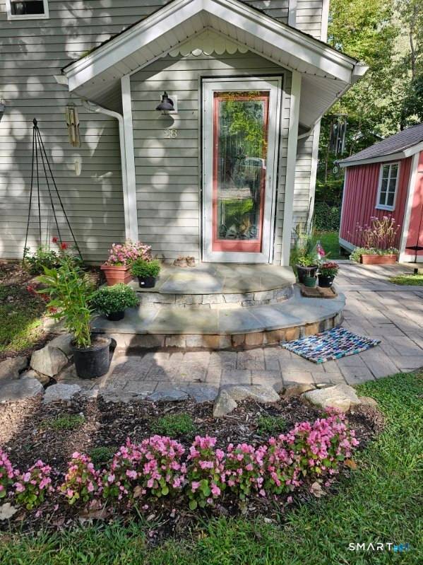 Welcome to this beautifully maintained 3 bedroom, 2 bath home walking distance to West Hill Lake !