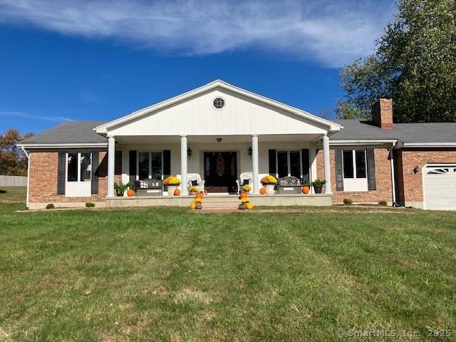 Beautiful one of a kind 2 Bedroom possible 3 bedroom spacious ranch located on a cul de sac in the Great Hill neighborhood.