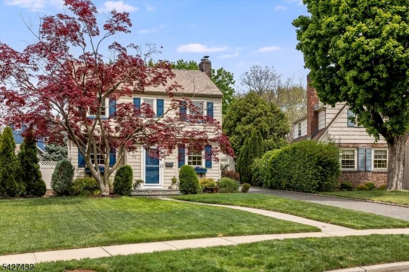 Nestled on friendly Sommer Avenue in Glen Ridge ?