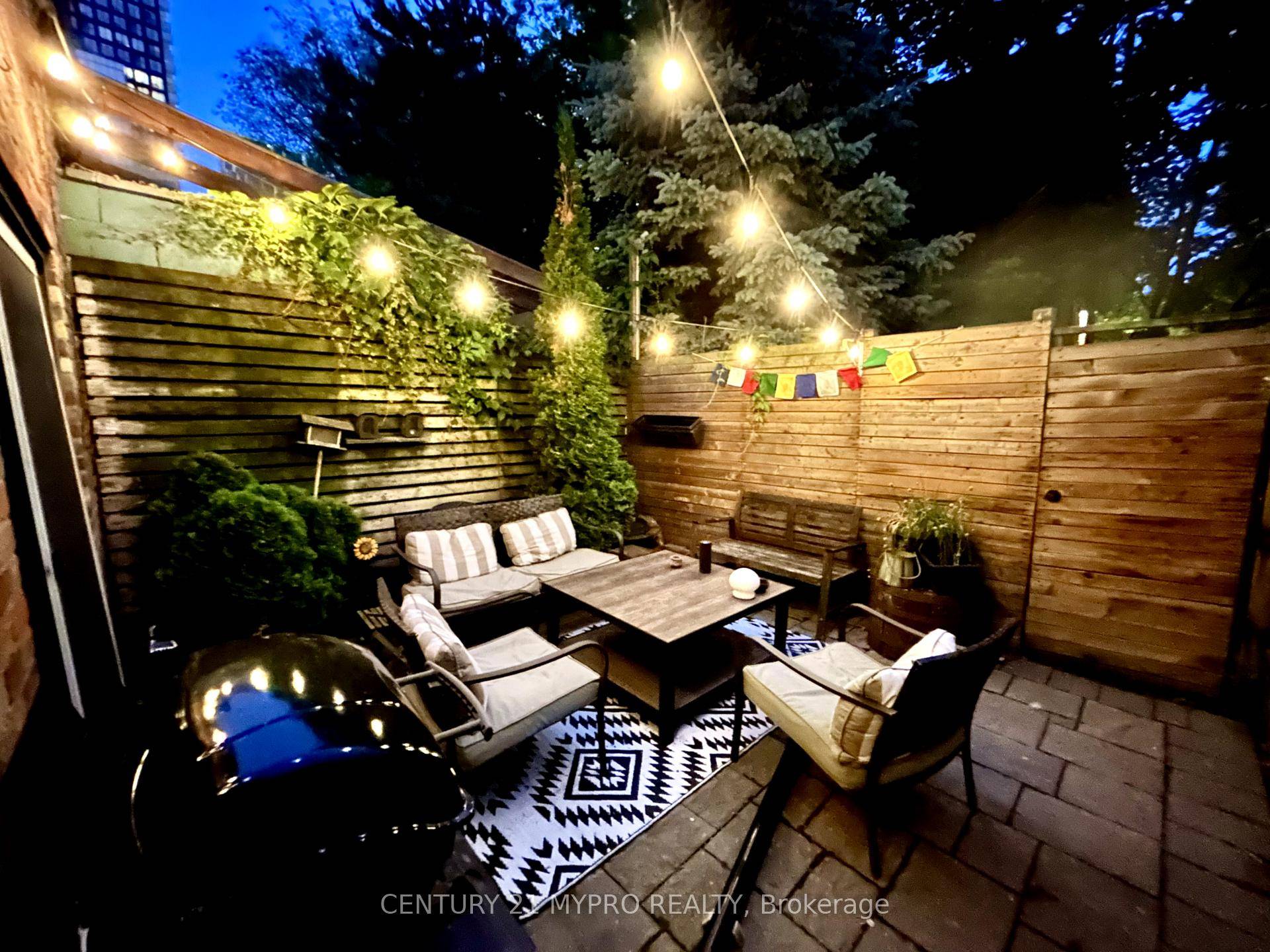Rarely Offered ! Approx. 800Sqft One Bedroom With Large Living And Dinning Space.