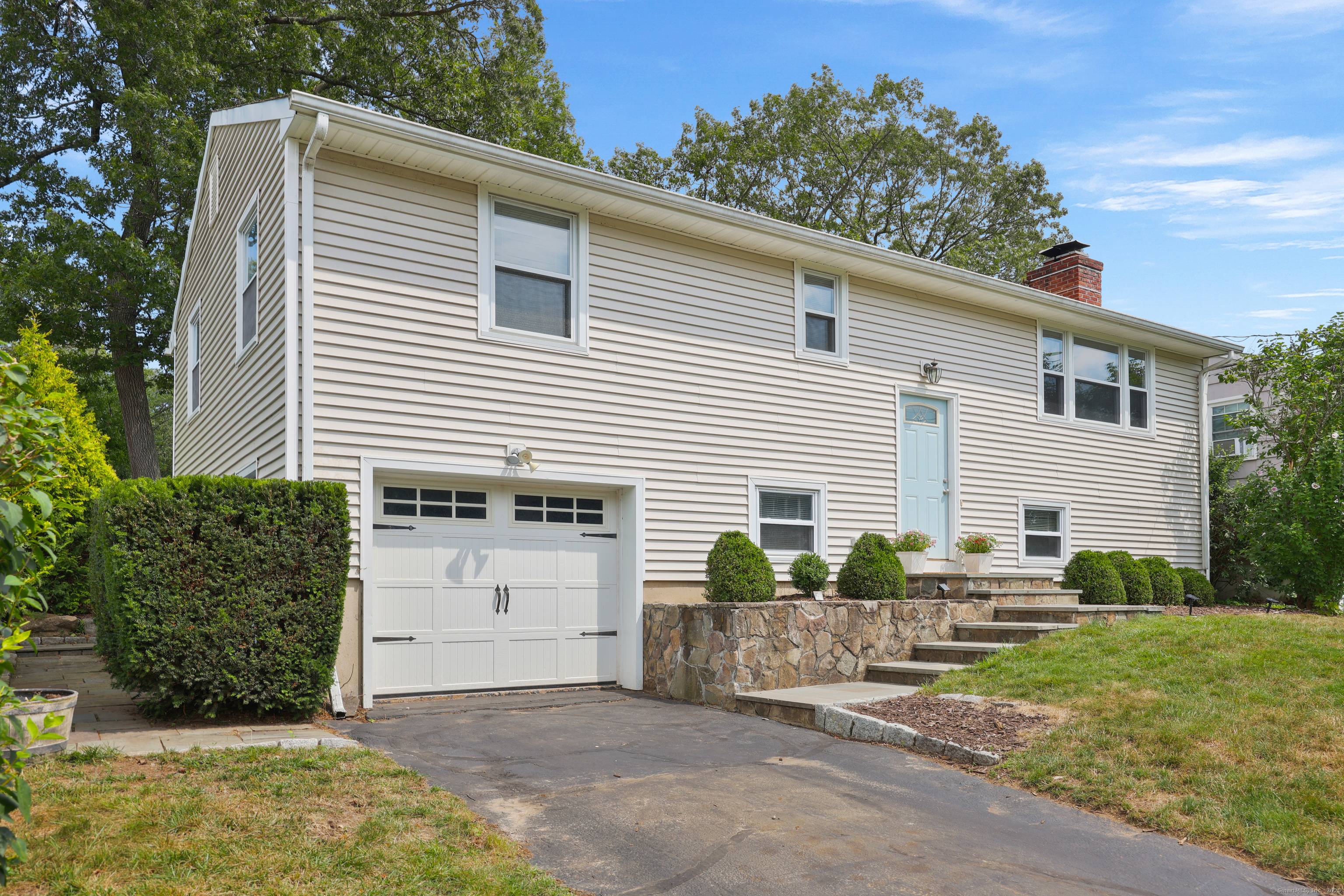 Welcome to 66 Valley View Court, a well maintained Raised Ranch on a quiet cul de sac in Norwalk's sought after Cranbury neighborhood.