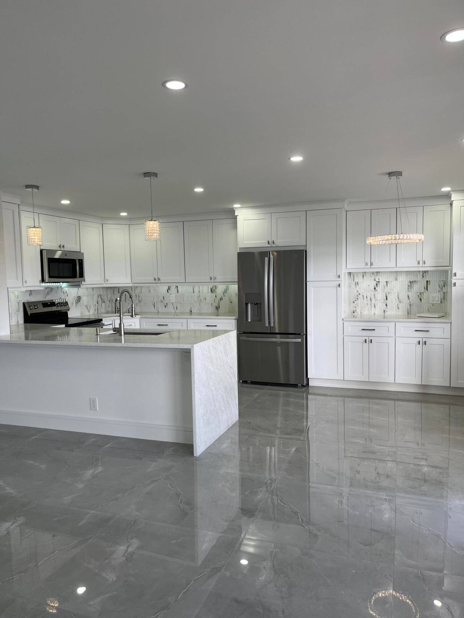 MOVE RIGHT IN TO THIS BRAND NEW FULLY UPDATED 2 2 MAGNIFICENT LAKE VIEW.