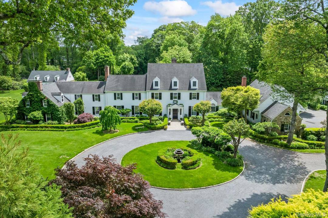 Set on 3. 32 meticulously landscaped acres, this sophisticated and elegant Gold Coast jewel is a true luxury retreat.