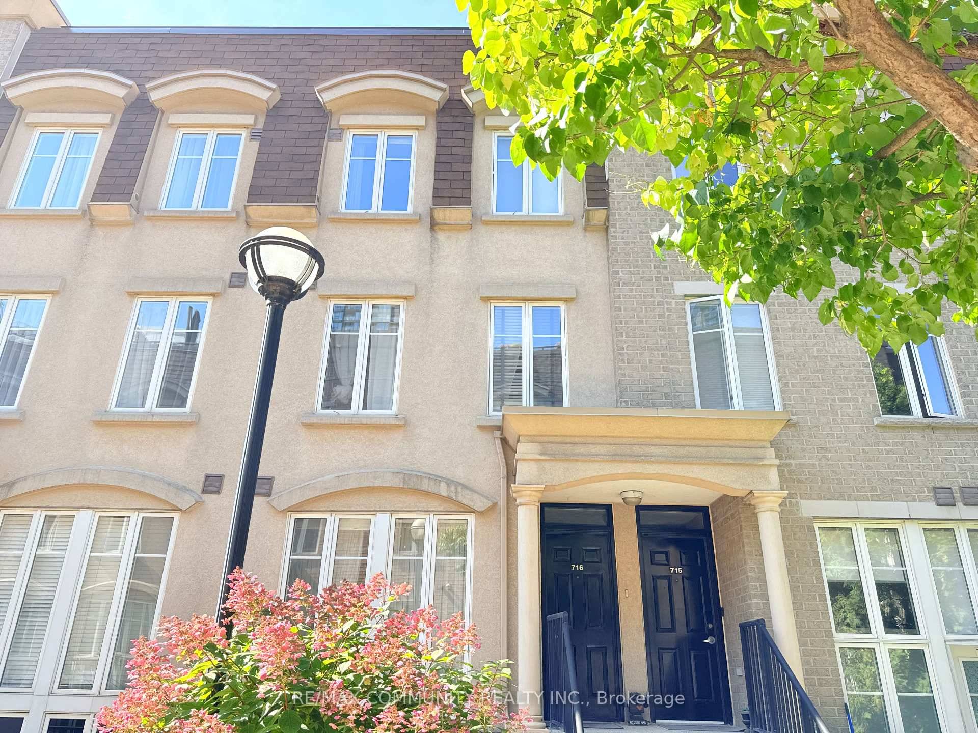 Townhome in Liberty Village !