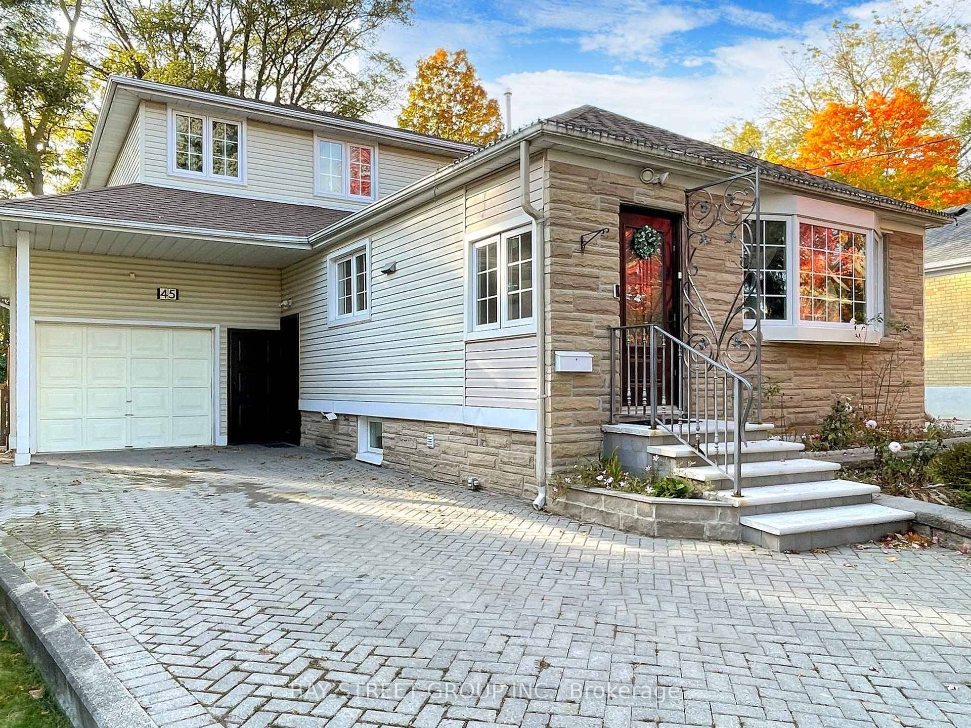 Welcome To This Beautifully Maintained 4 2 Bedroom, 4 Bathroom Detached Home Perfectly Situated On A Quiet Street In Desirable West Alderwood, Backing Onto A Serene Ravine And Etobicoke Creek, ...
