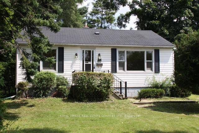 College Park bungalow for lease.