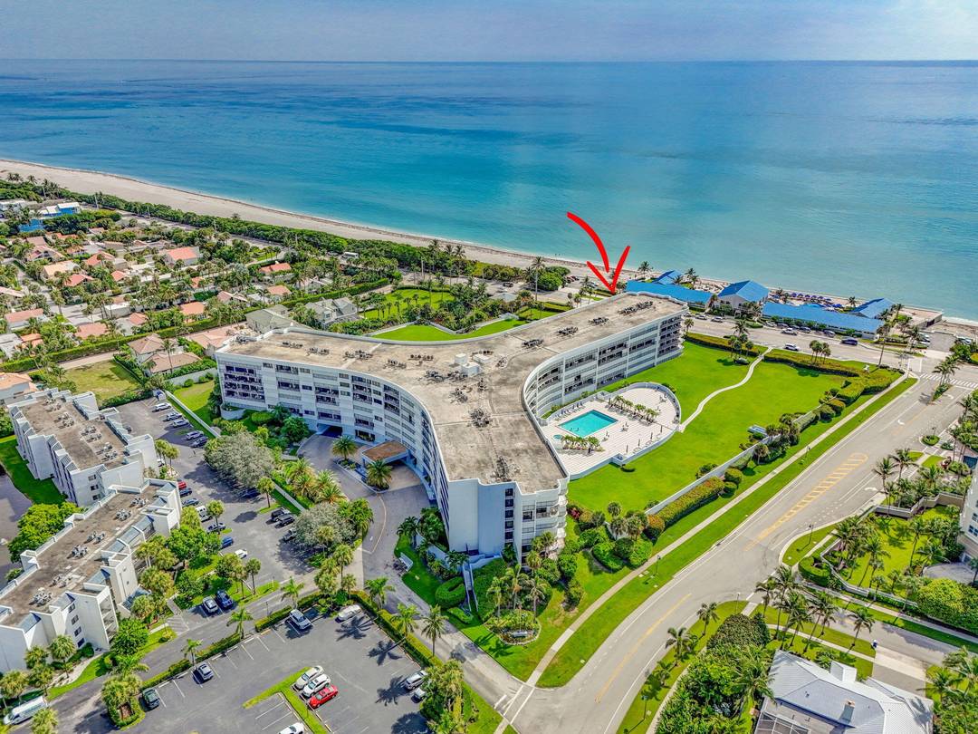 Prime Jupiter Living at 1300 S HwyExperience coastal living in this spacious 3 bed, 2 bath condo offering 1, 850 sq.