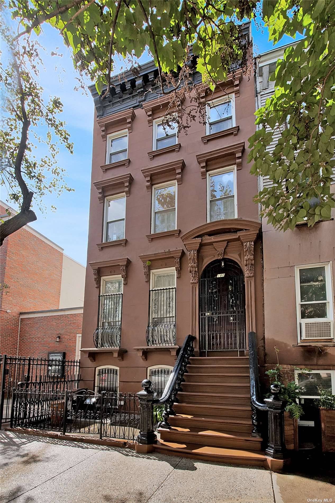 Welcome to a spacious and move in ready property in the charming Fort Greene neighborhood of Brooklyn.