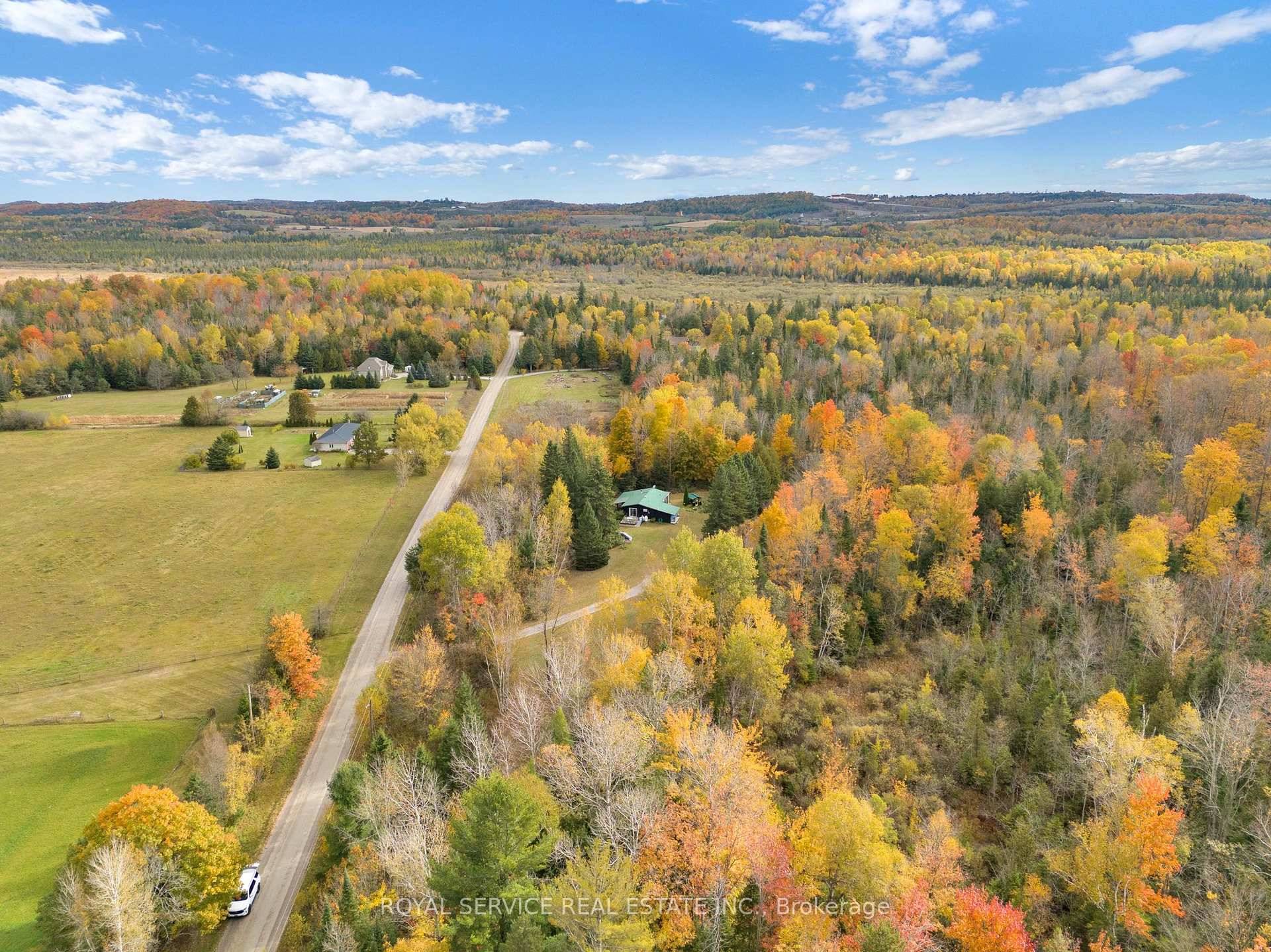 Are you looking for a versatile and charming artists' retreat ?