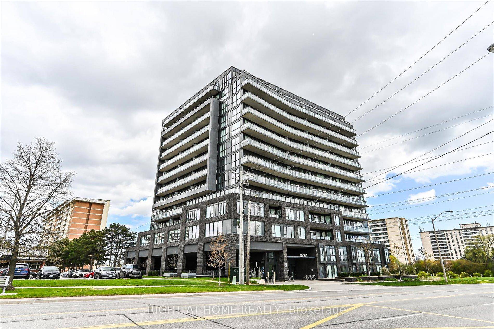 Welcome to The Bennett on Bayview a stylish address with exceptional amenities.