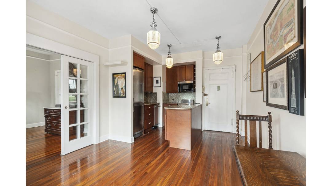 Welcome to 25 Tudor City Place, Unit 2119, where classic elegance meets contemporary convenience !