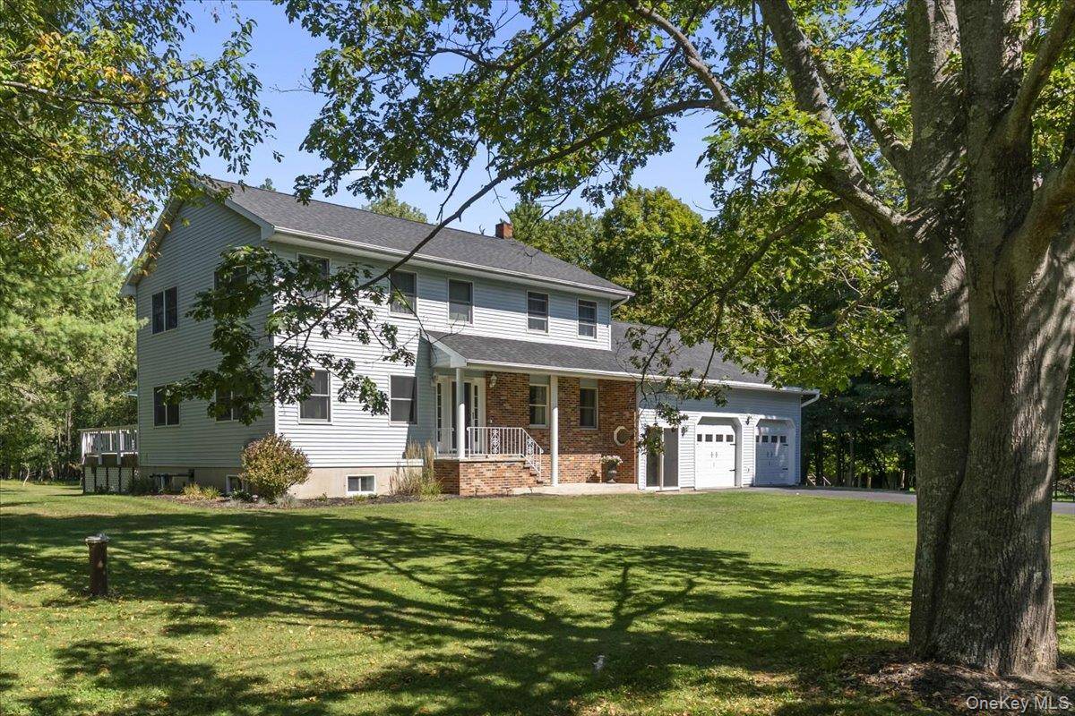 Welcome to 29 Stone Mountain Road in Round Top.